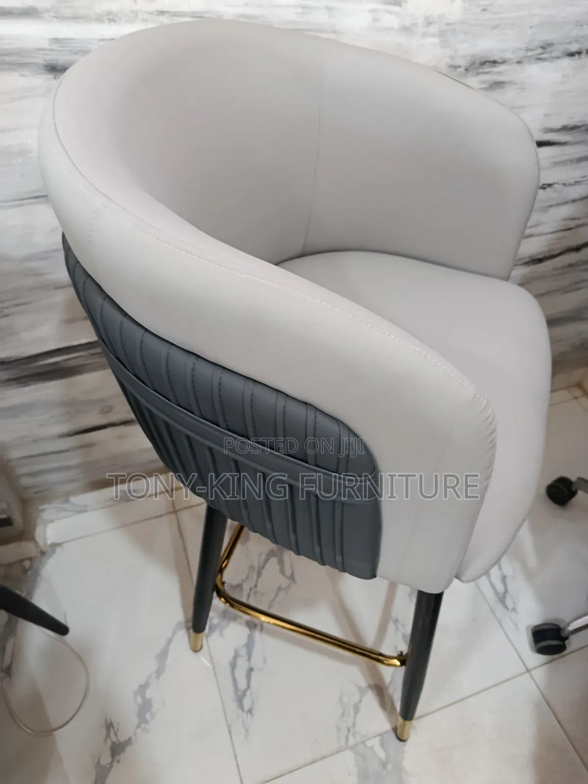 Imported Luxury Swivel Bar Stool With an Ergonomic Backrest Armrest