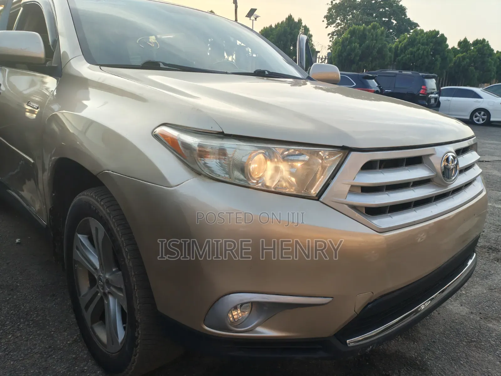 Toyota Highlander Limited 2011 Gold