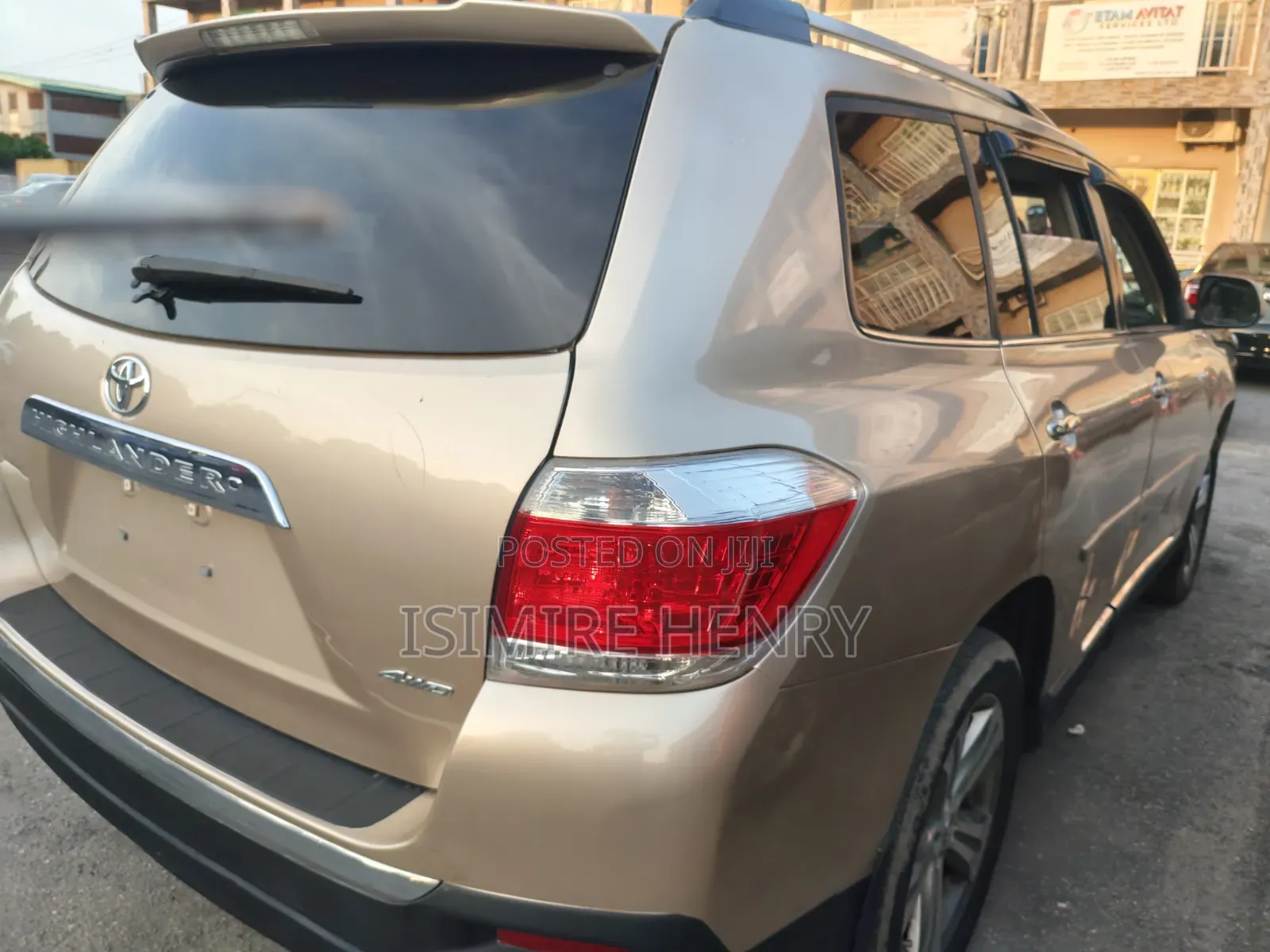Toyota Highlander Limited 2011 Gold