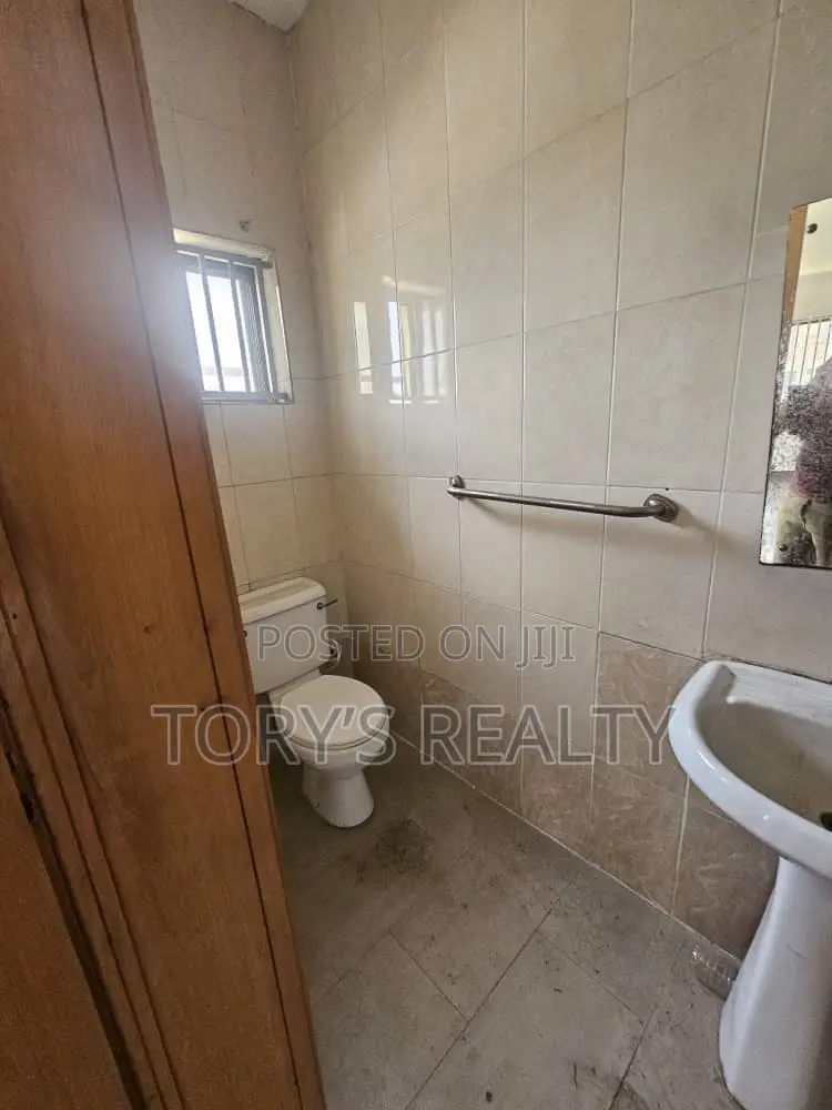 1bdrm Apartment in Lekki Phase 1 for rent