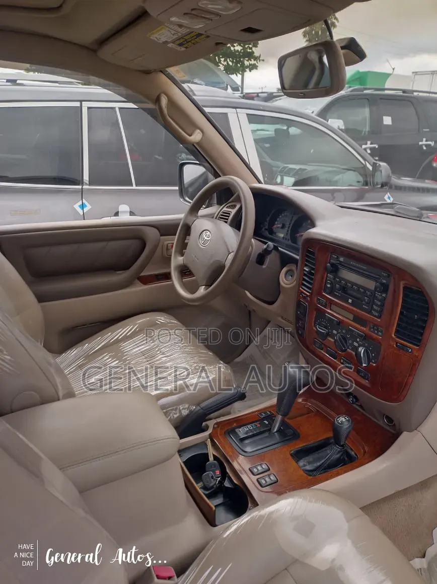 Toyota Land Cruiser 2004 Gray