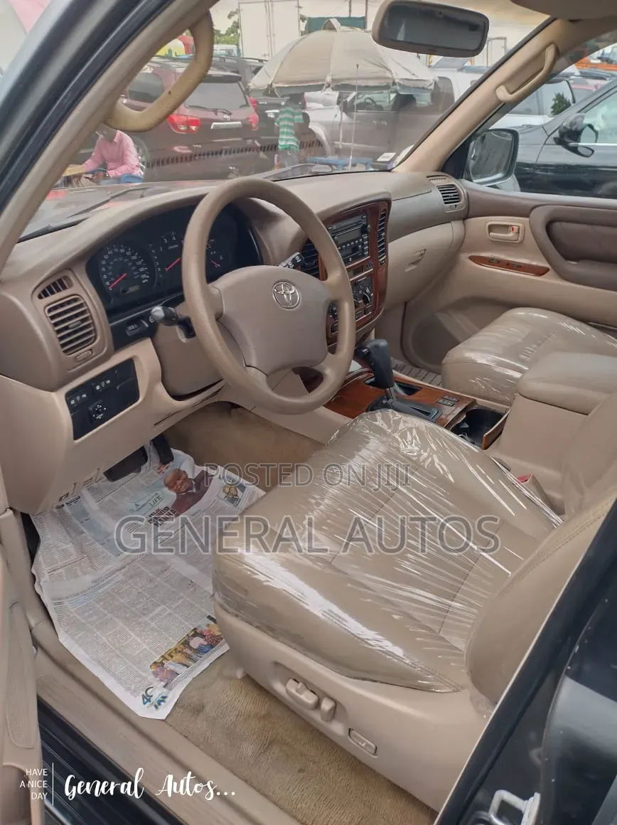 Toyota Land Cruiser 2004 Gray