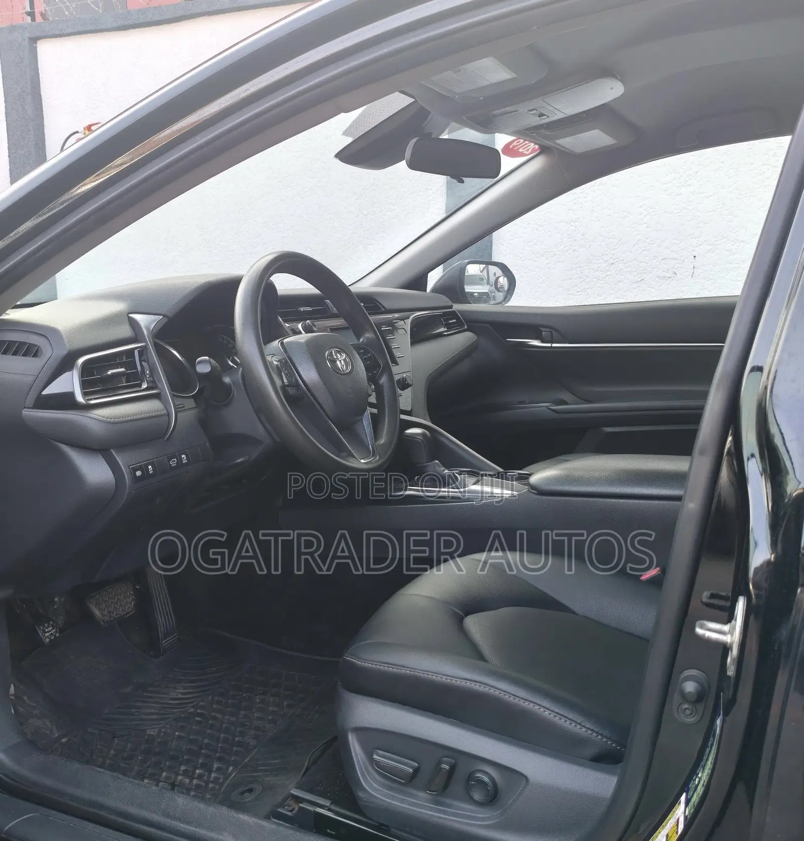 Toyota Camry XLE (2.5L 4cyl 8A) 2019 Black