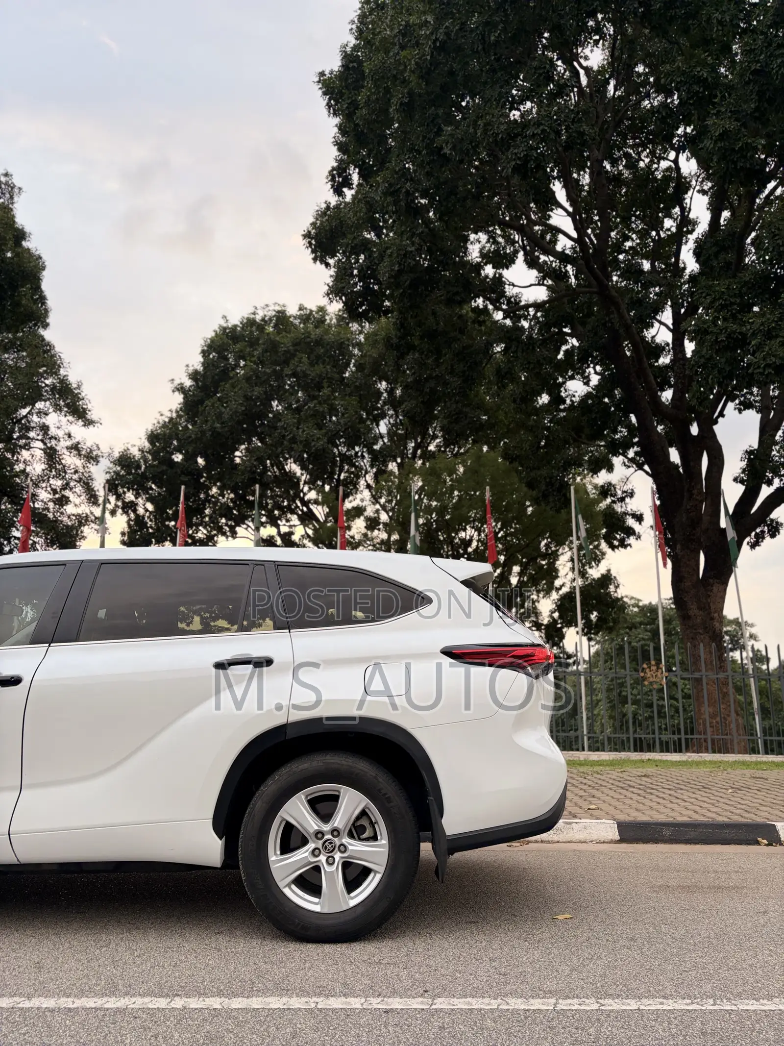 Toyota Highlander XLE FWD 2023 White