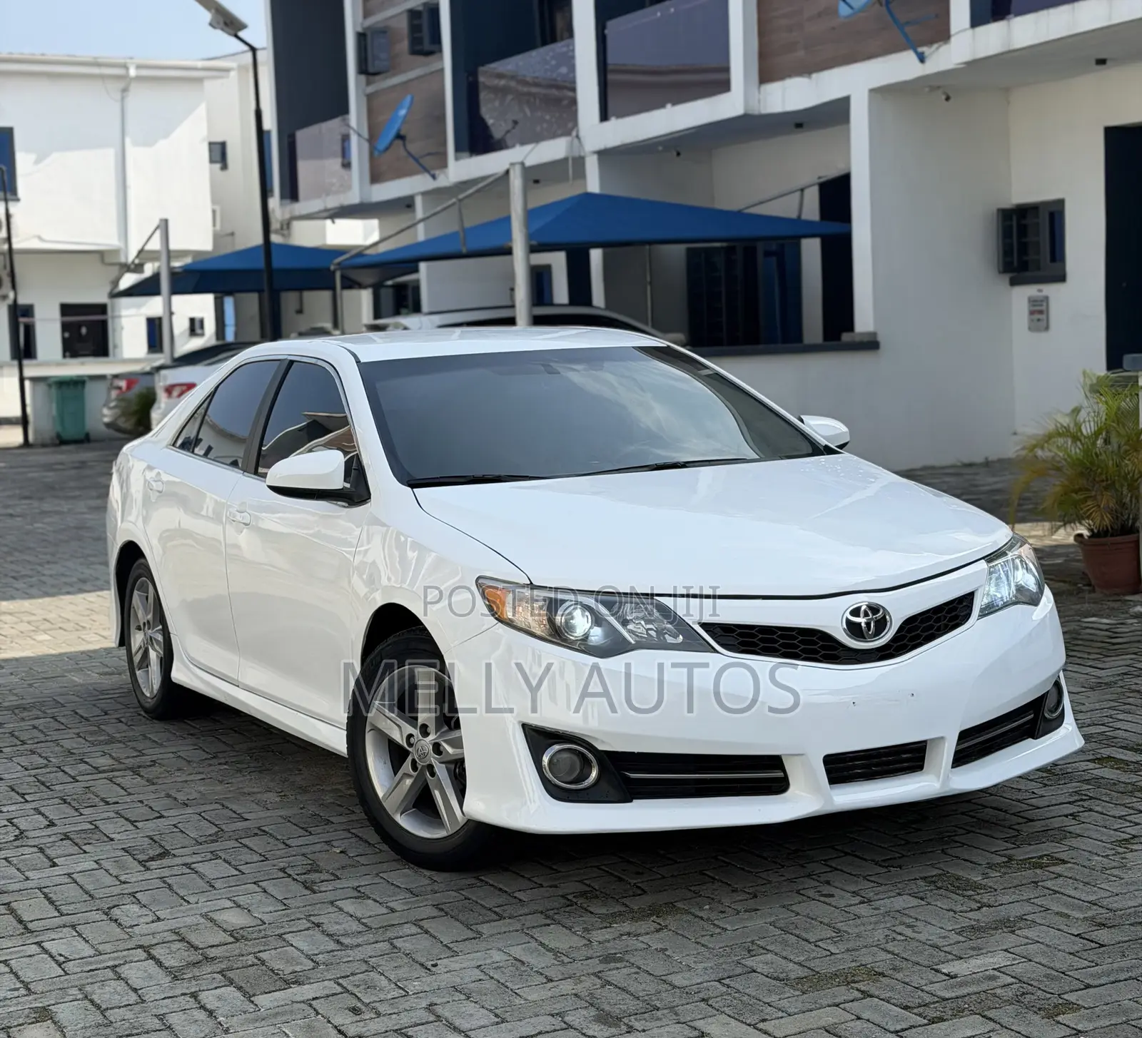 Toyota Camry SE 4dr Sedan (2.5L 4cyl 6A) 2012 White