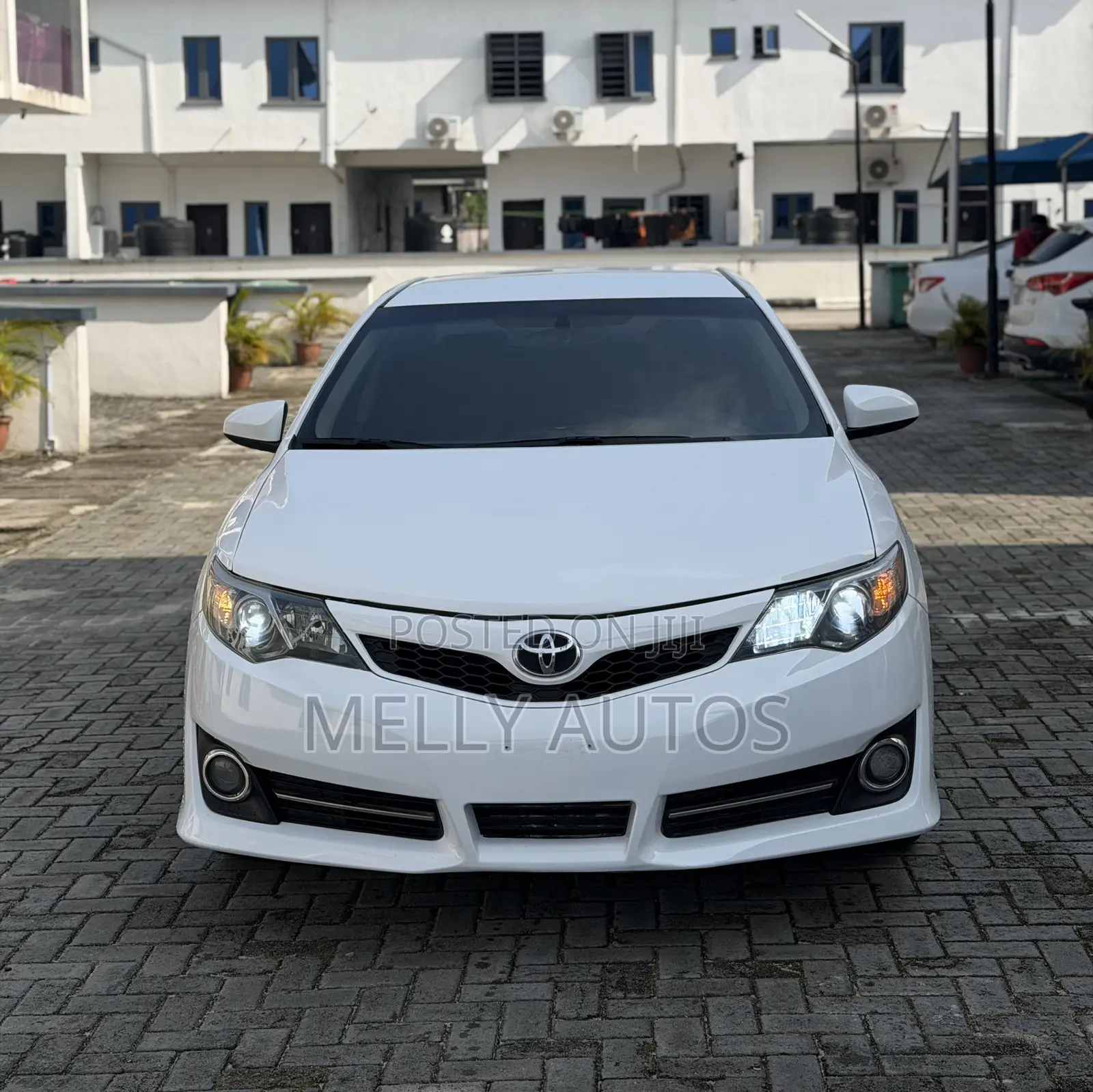 Toyota Camry SE 4dr Sedan (2.5L 4cyl 6A) 2012 White