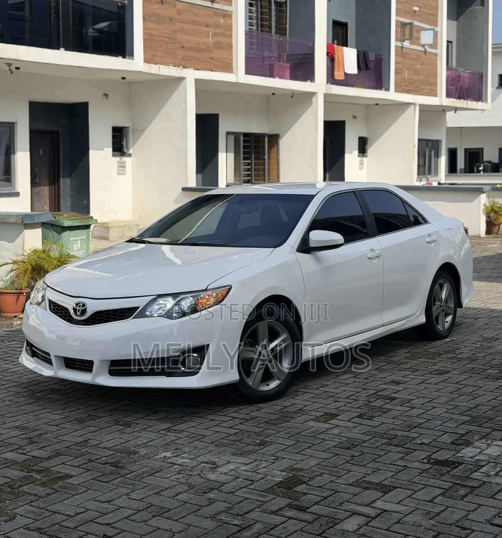 Toyota Camry SE 4dr Sedan (2.5L 4cyl 6A) 2012 White