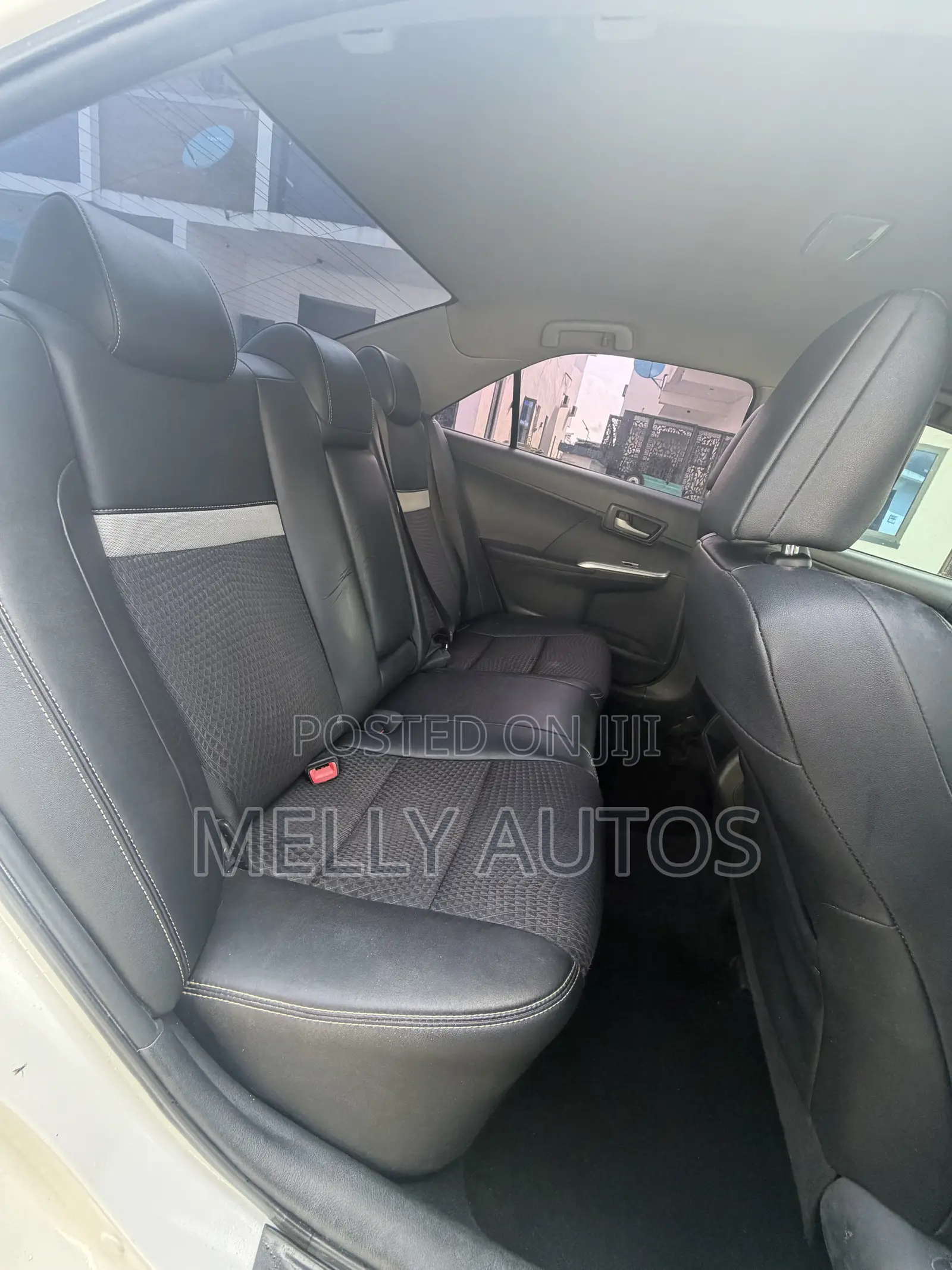 Toyota Camry SE 4dr Sedan (2.5L 4cyl 6A) 2012 White