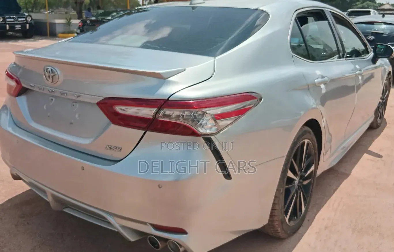 Toyota Camry XSE FWD (2.5L 4cyl 8AM) 2018 Silver