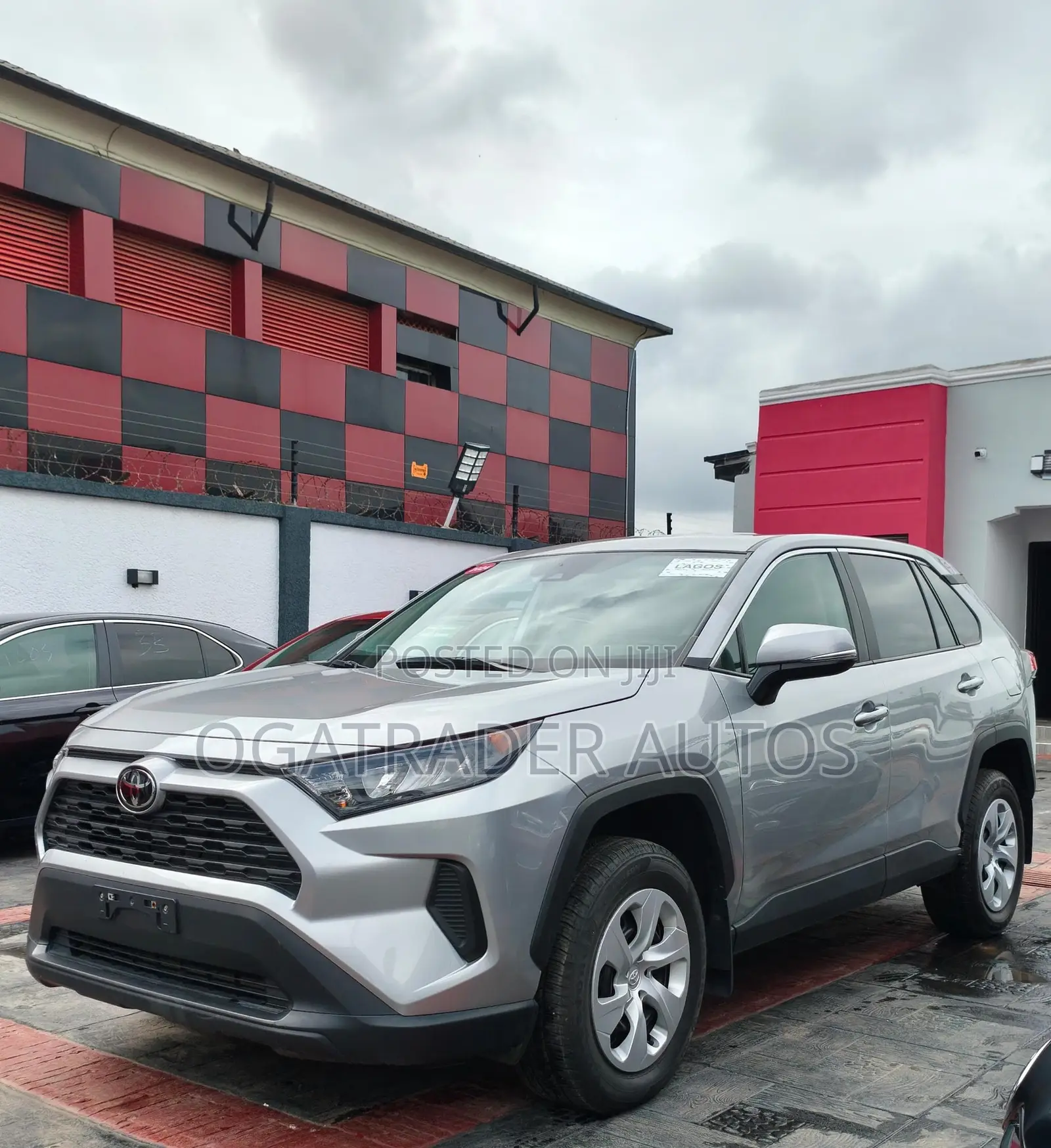 Toyota RAV4 XLE AWD 2024 Silver