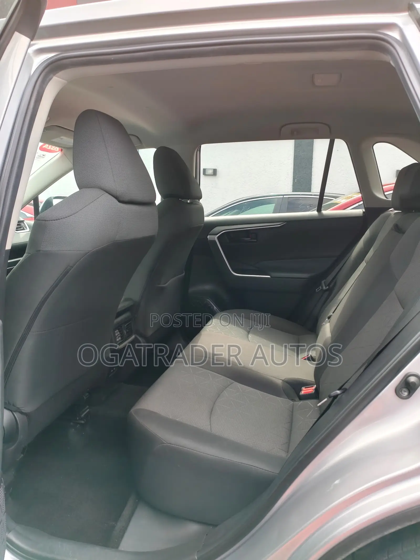 Toyota RAV4 XLE AWD 2024 Silver