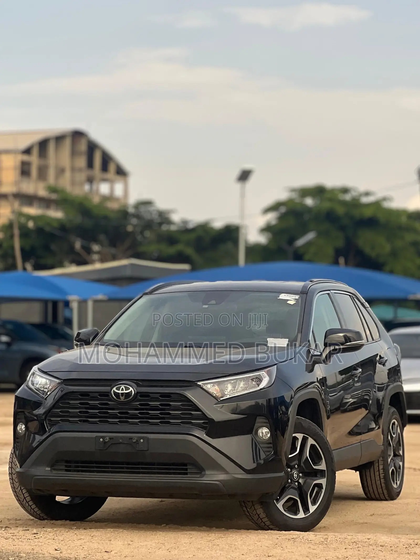 Toyota RAV4 XLE 2021 Black