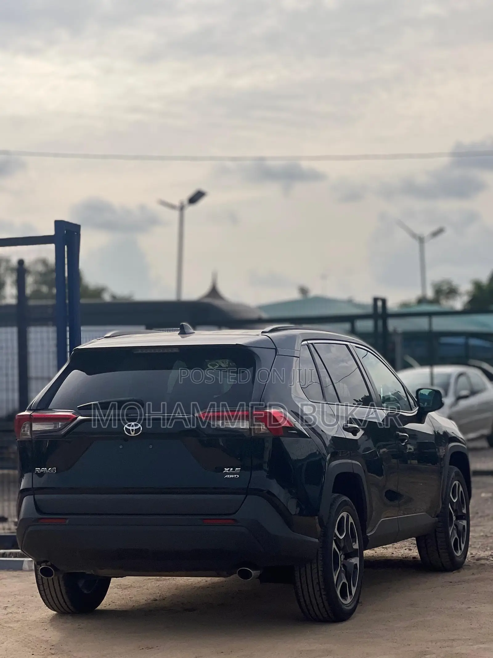 Toyota RAV4 XLE 2021 Black