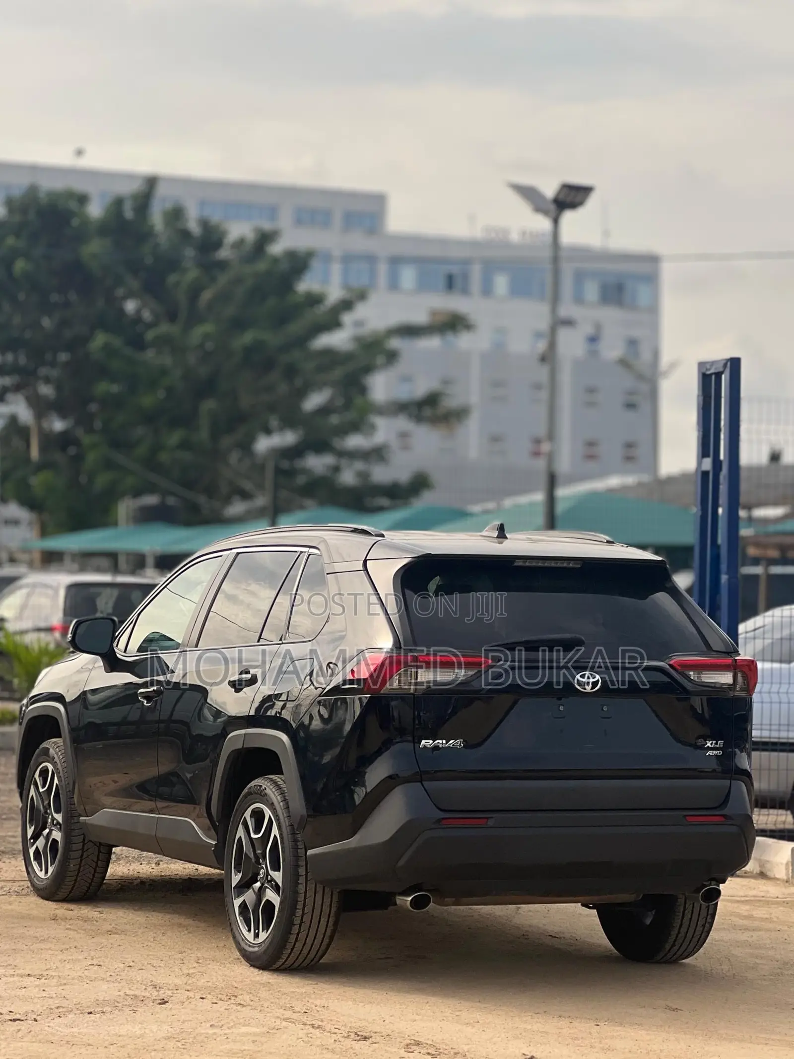 Toyota RAV4 XLE 2021 Black