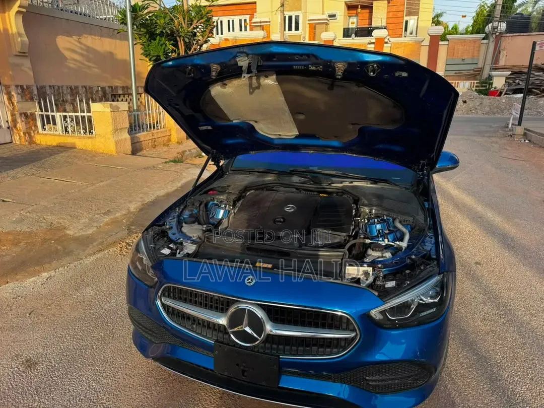 Mercedes-Benz C300 2022 Blue