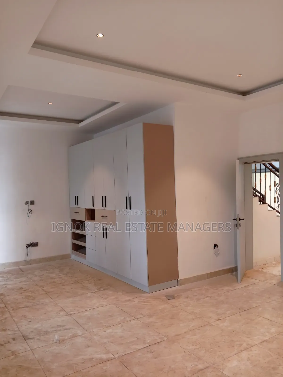 4bdrm Townhouse/Terrace in Utako for sale