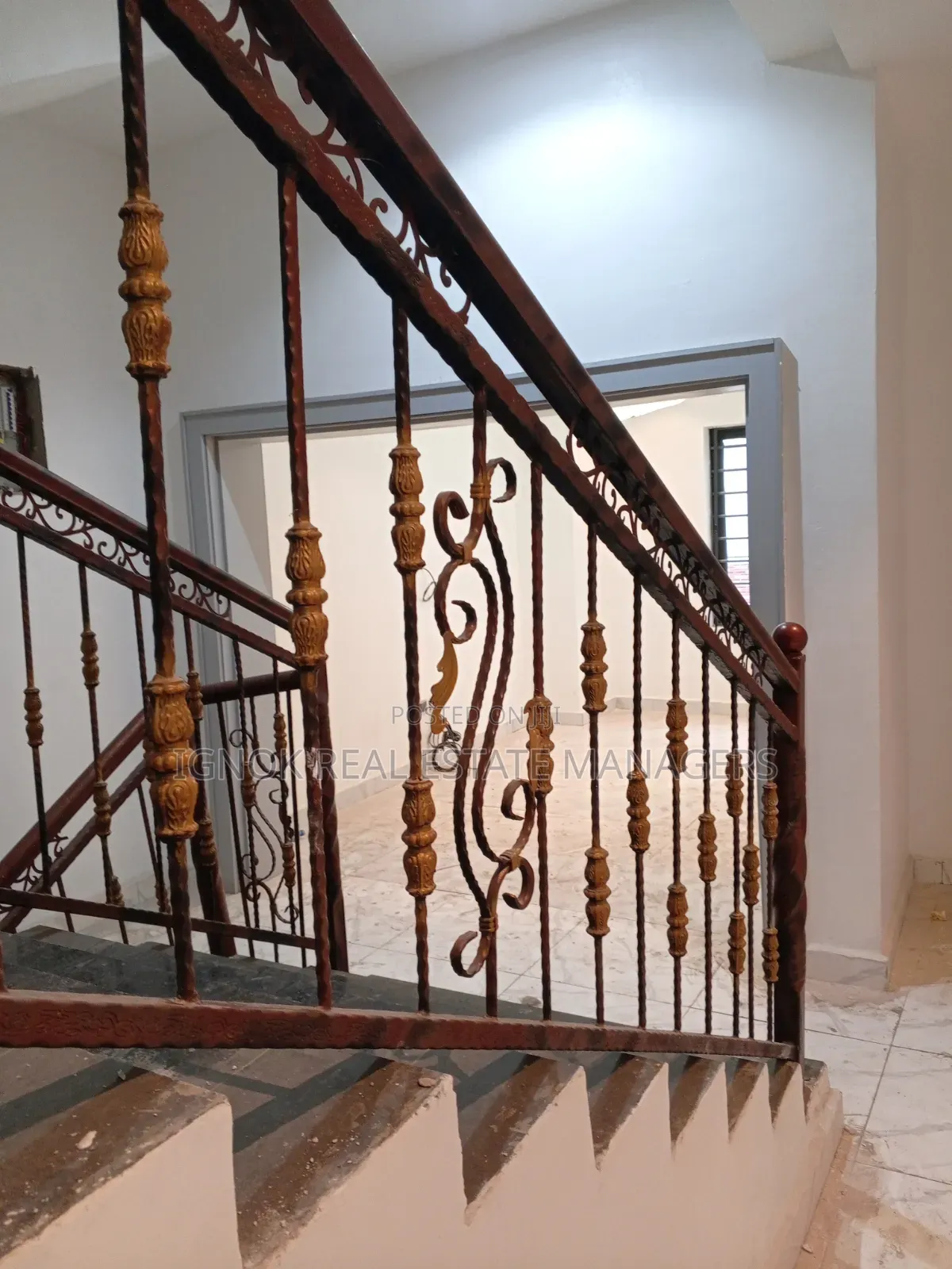 4bdrm Townhouse/Terrace in Utako for sale