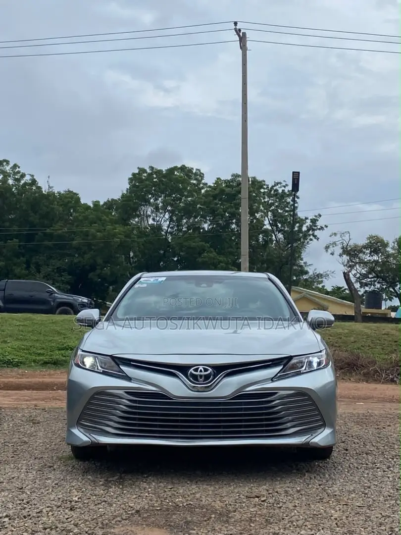 Toyota Camry LE FWD (2.5L 4cyl 8AM) 2018 Silver