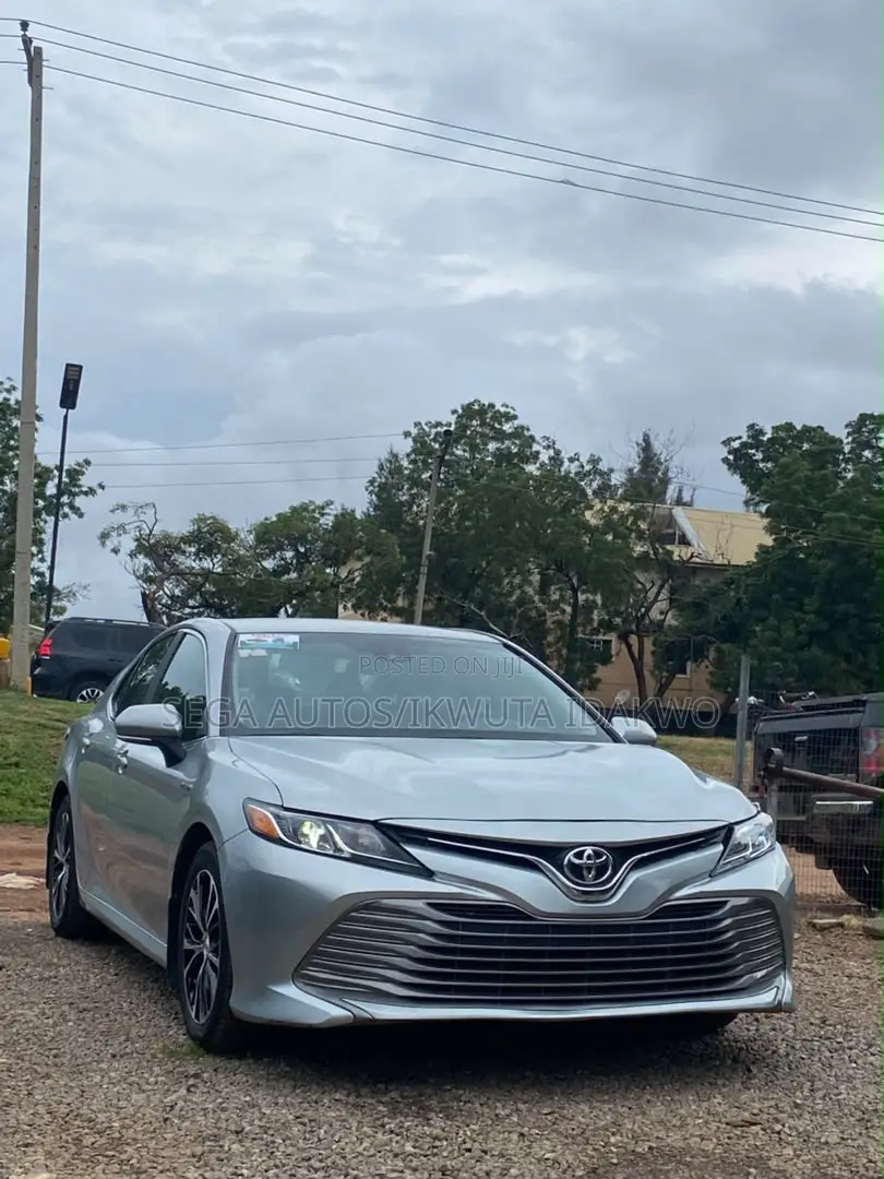 Toyota Camry LE FWD (2.5L 4cyl 8AM) 2018 Silver