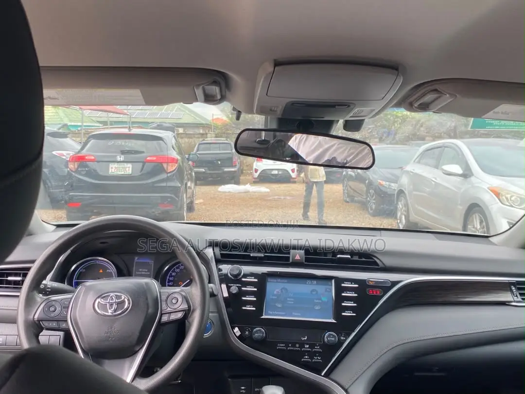 Toyota Camry LE FWD (2.5L 4cyl 8AM) 2018 Silver