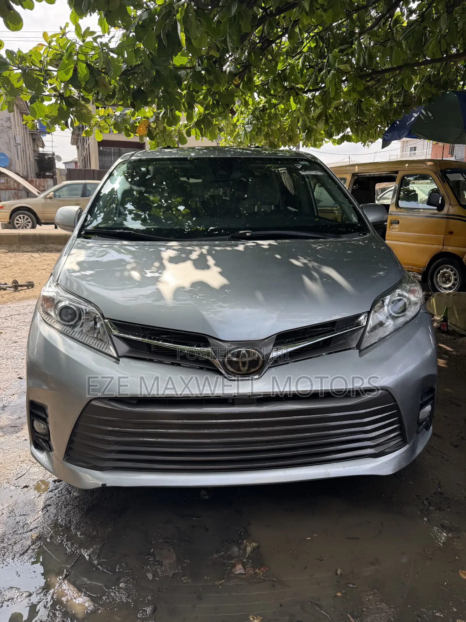 Toyota Sienna XLE FWD 2019 Silver