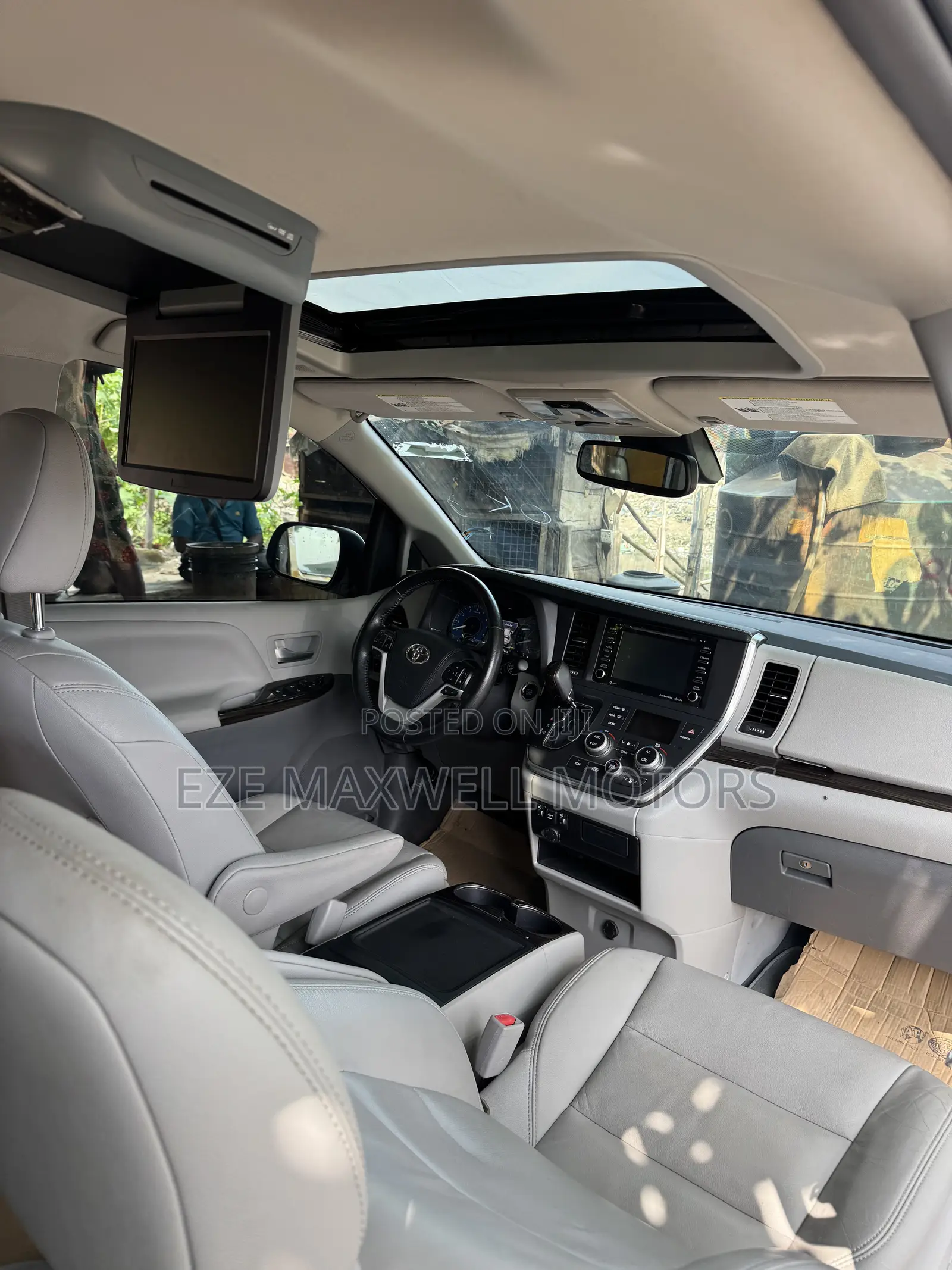 Toyota Sienna XLE FWD 2019 Silver