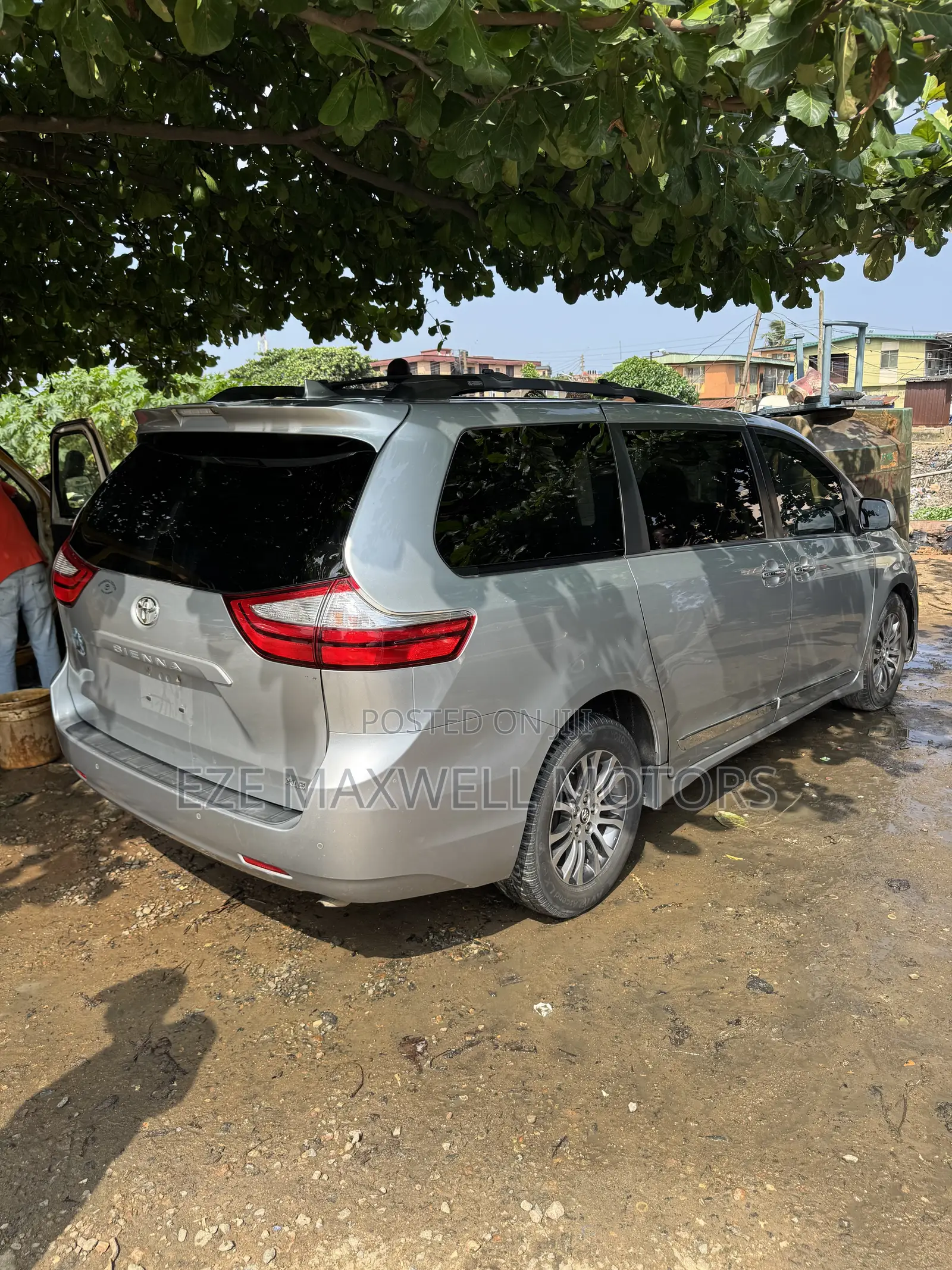 Toyota Sienna XLE FWD 2019 Silver