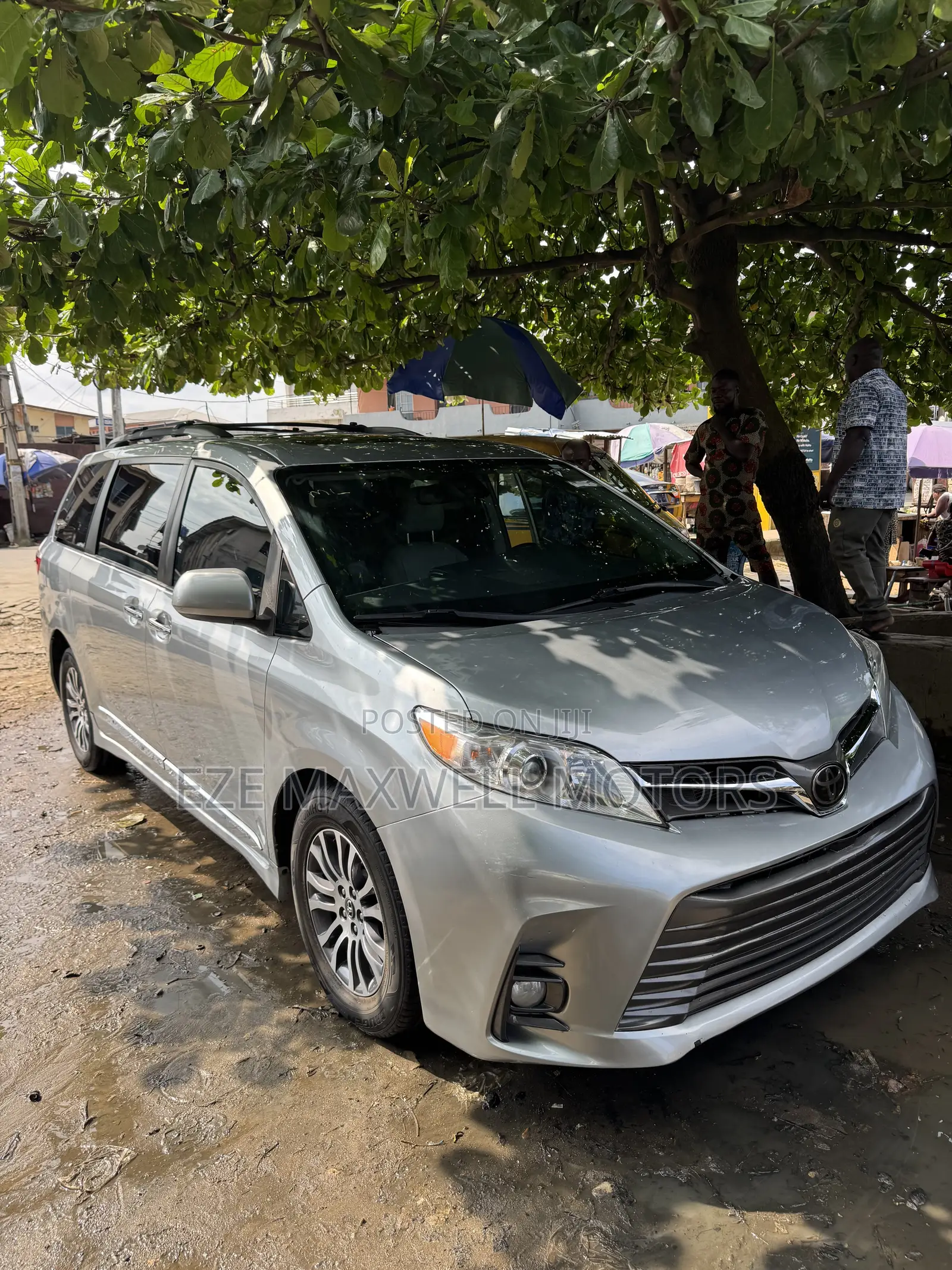 Toyota Sienna XLE FWD 2019 Silver