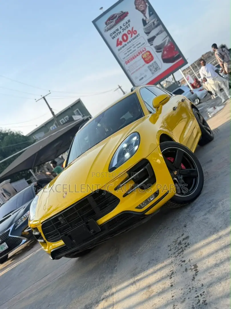 Porsche Macan GTS 2017 Yellow