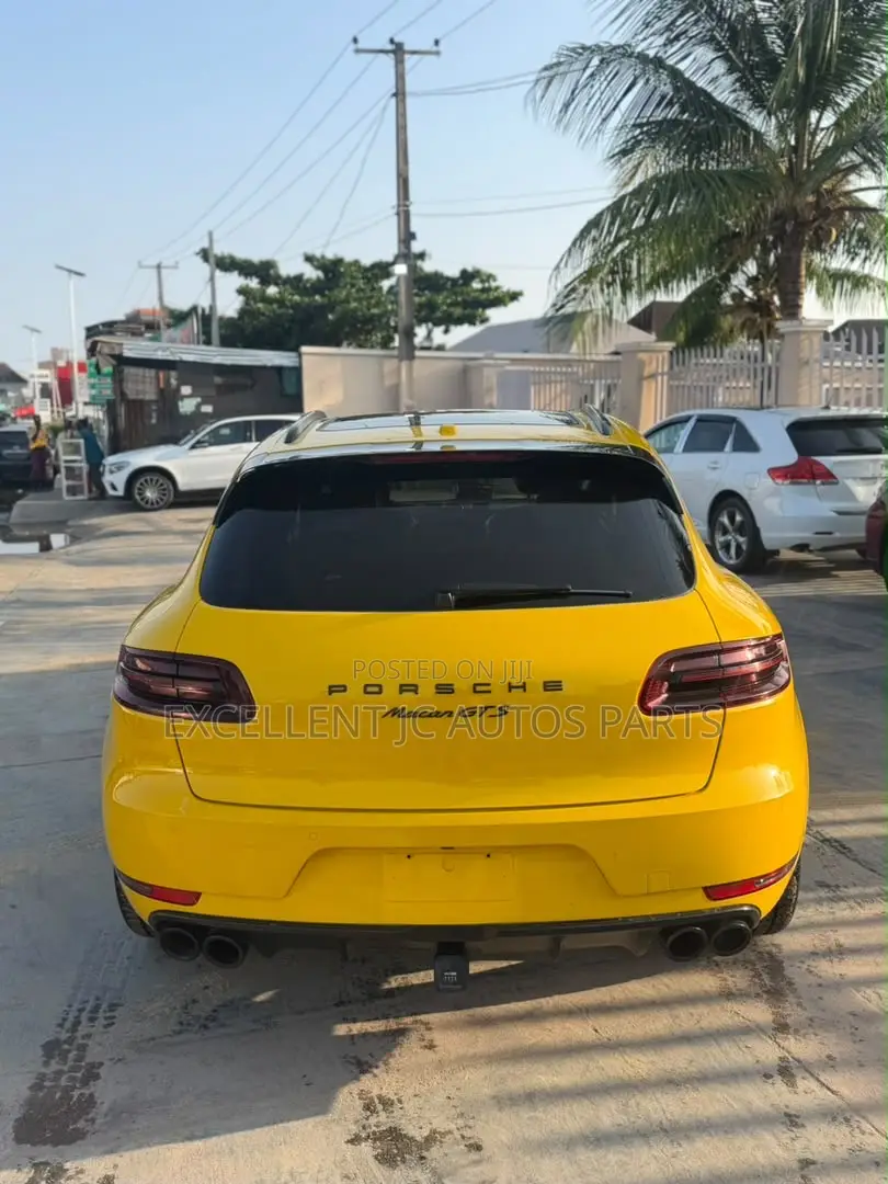 Porsche Macan GTS 2017 Yellow