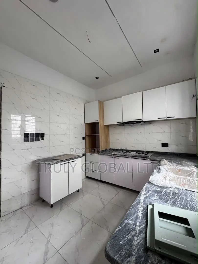 3bdrm Block of Flats in Thomas Estate for sale