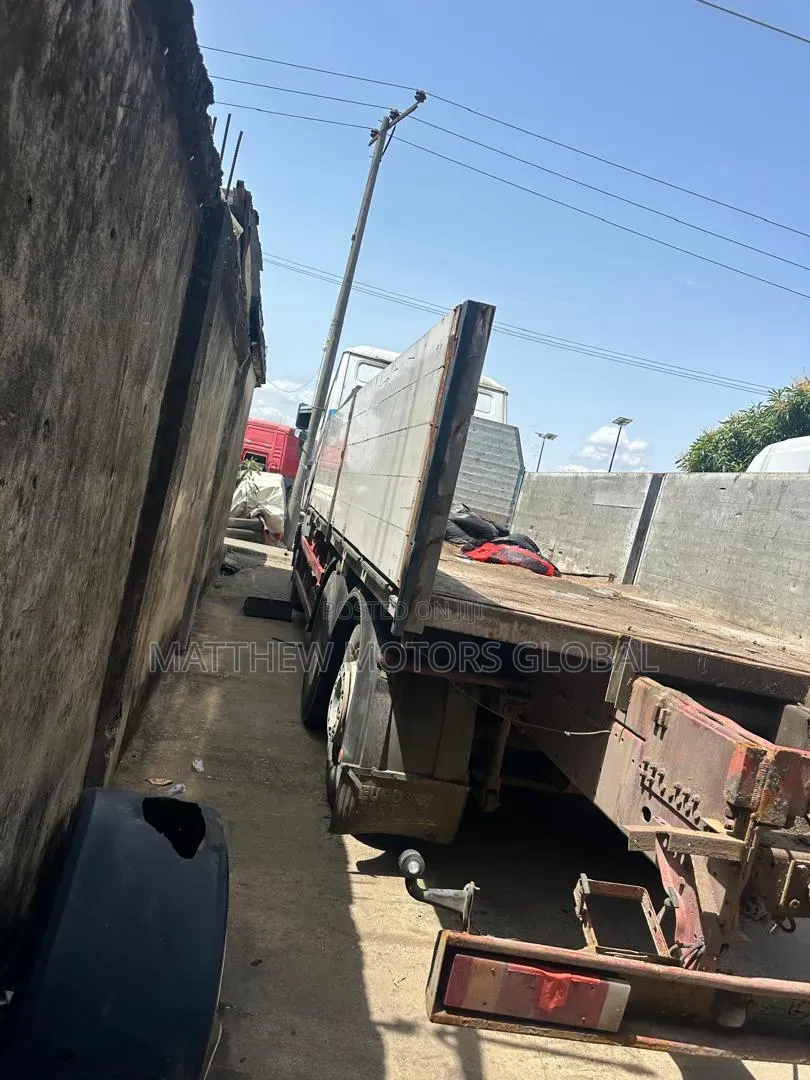Clean Foreign Used Man Diesel Truck 8 Tires.