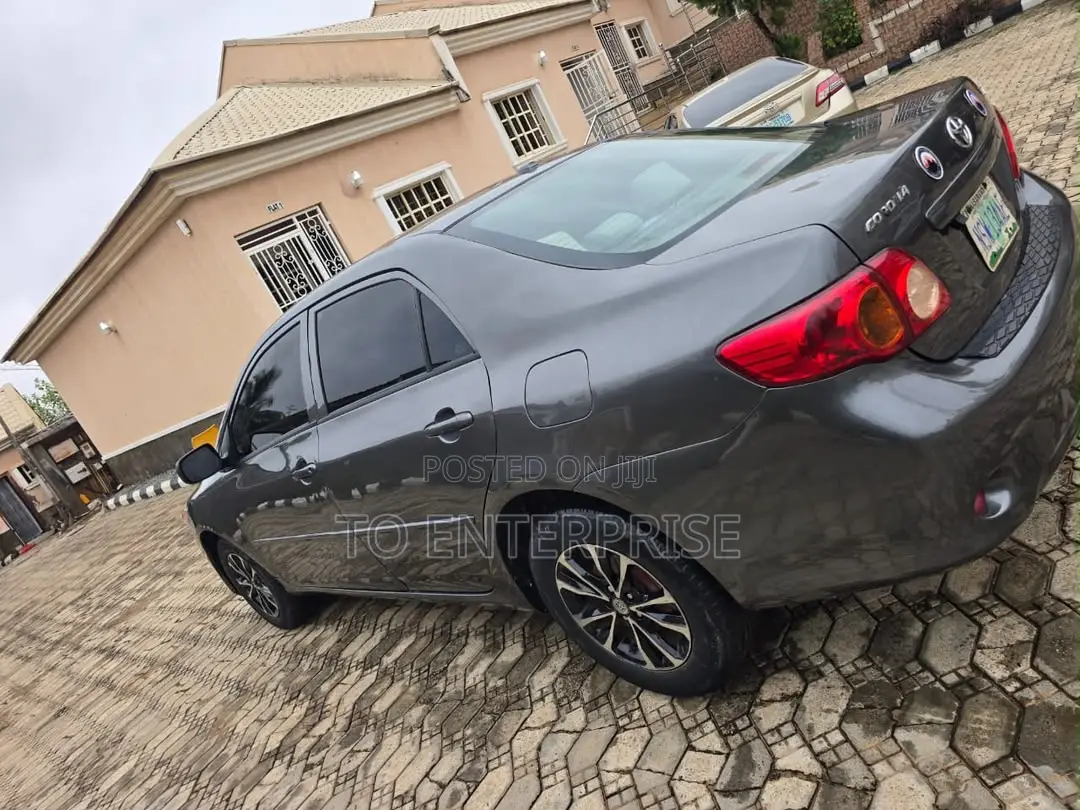Toyota Corolla 2010 Gray