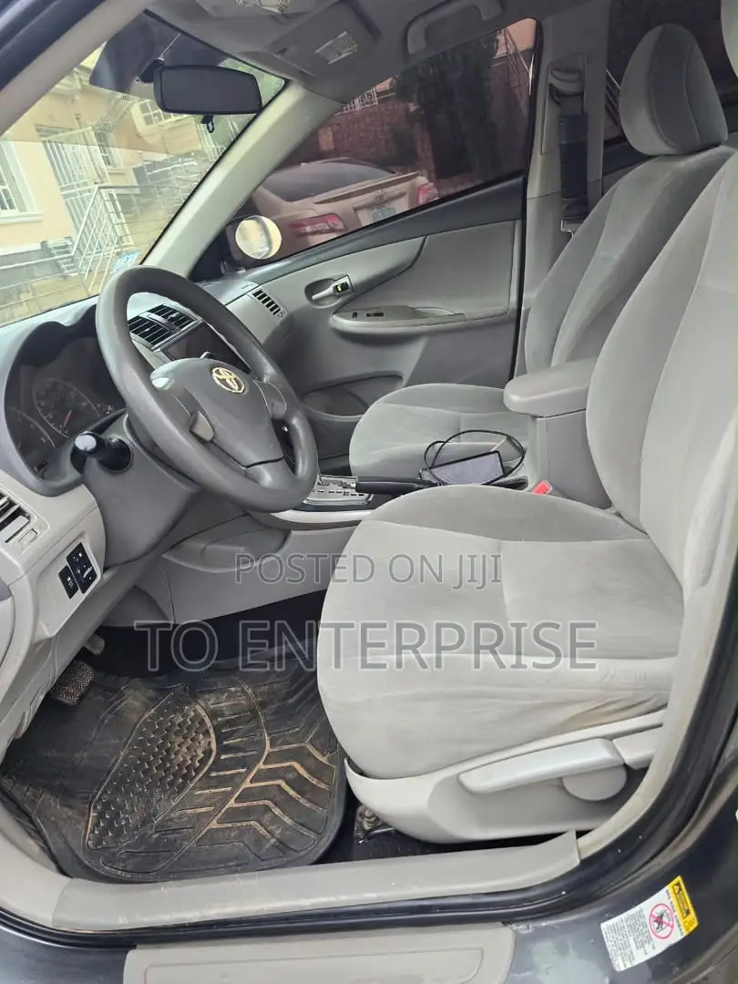 Toyota Corolla 2010 Gray