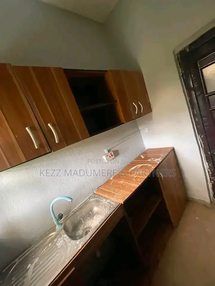 1bdrm Block of Flats in Shell Cooperative for rent