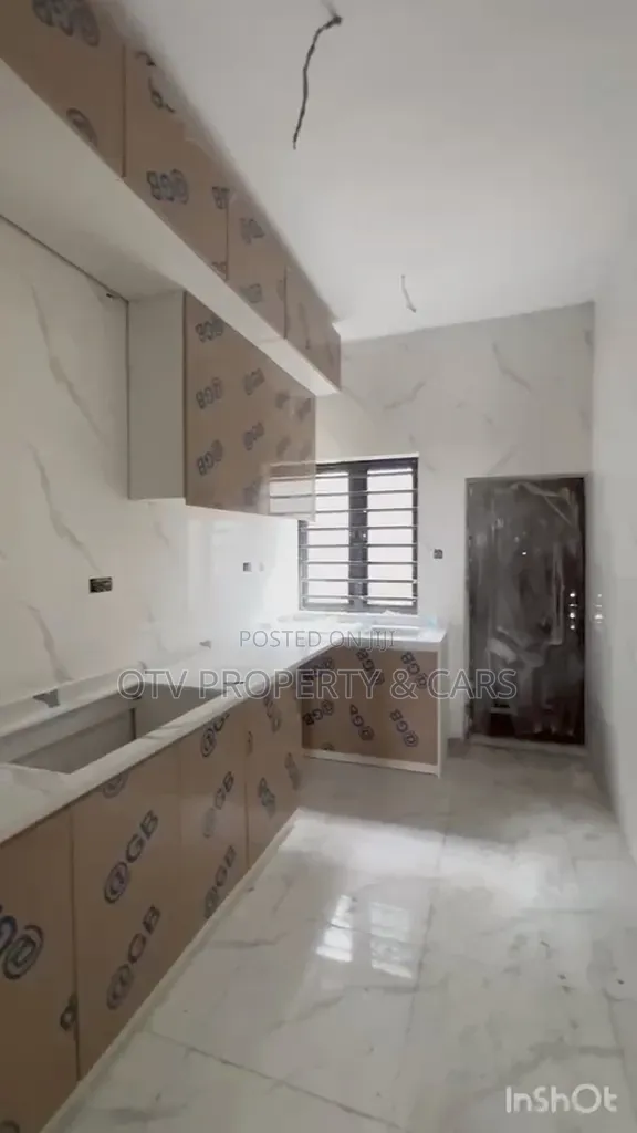 4bdrm Townhouse/Terrace in Ikota for sale