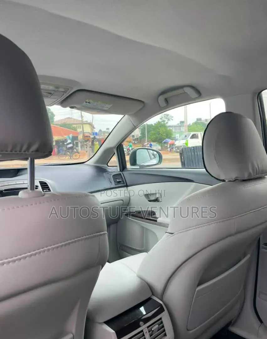 Toyota Venza 2011 White