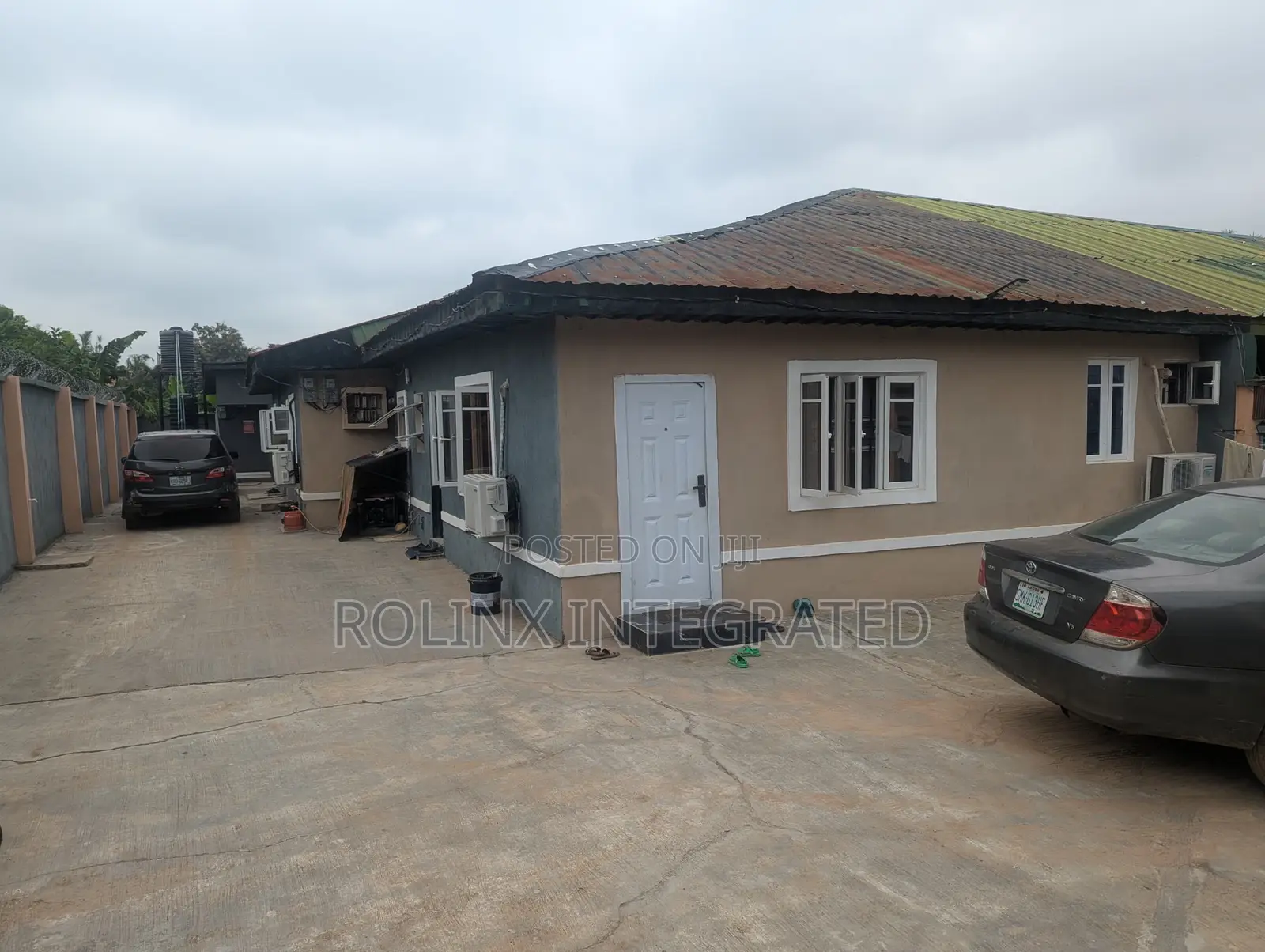 5bdrm Bungalow in Old Ife Road, Alakia for sale