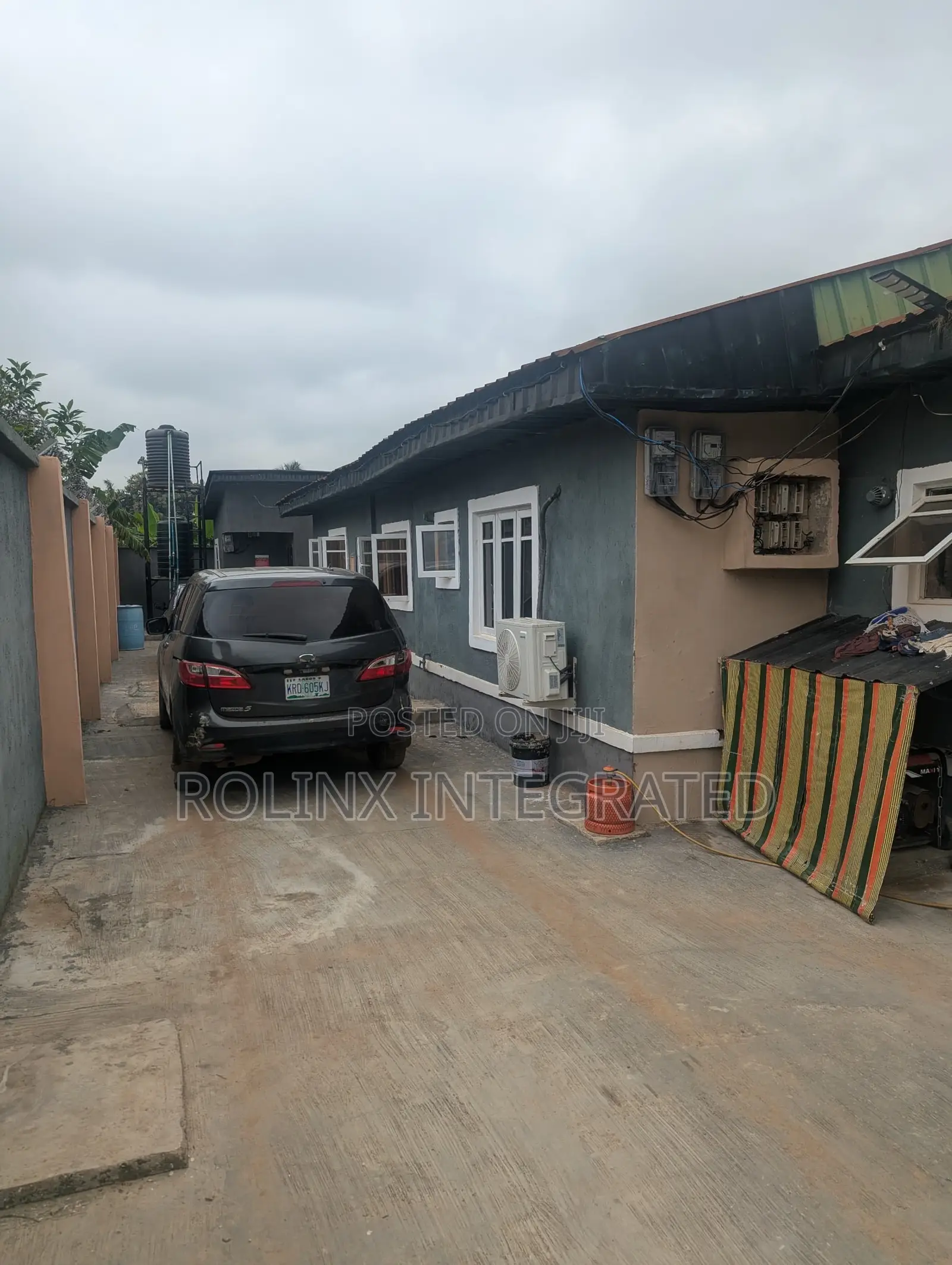 5bdrm Bungalow in Old Ife Road, Alakia for sale