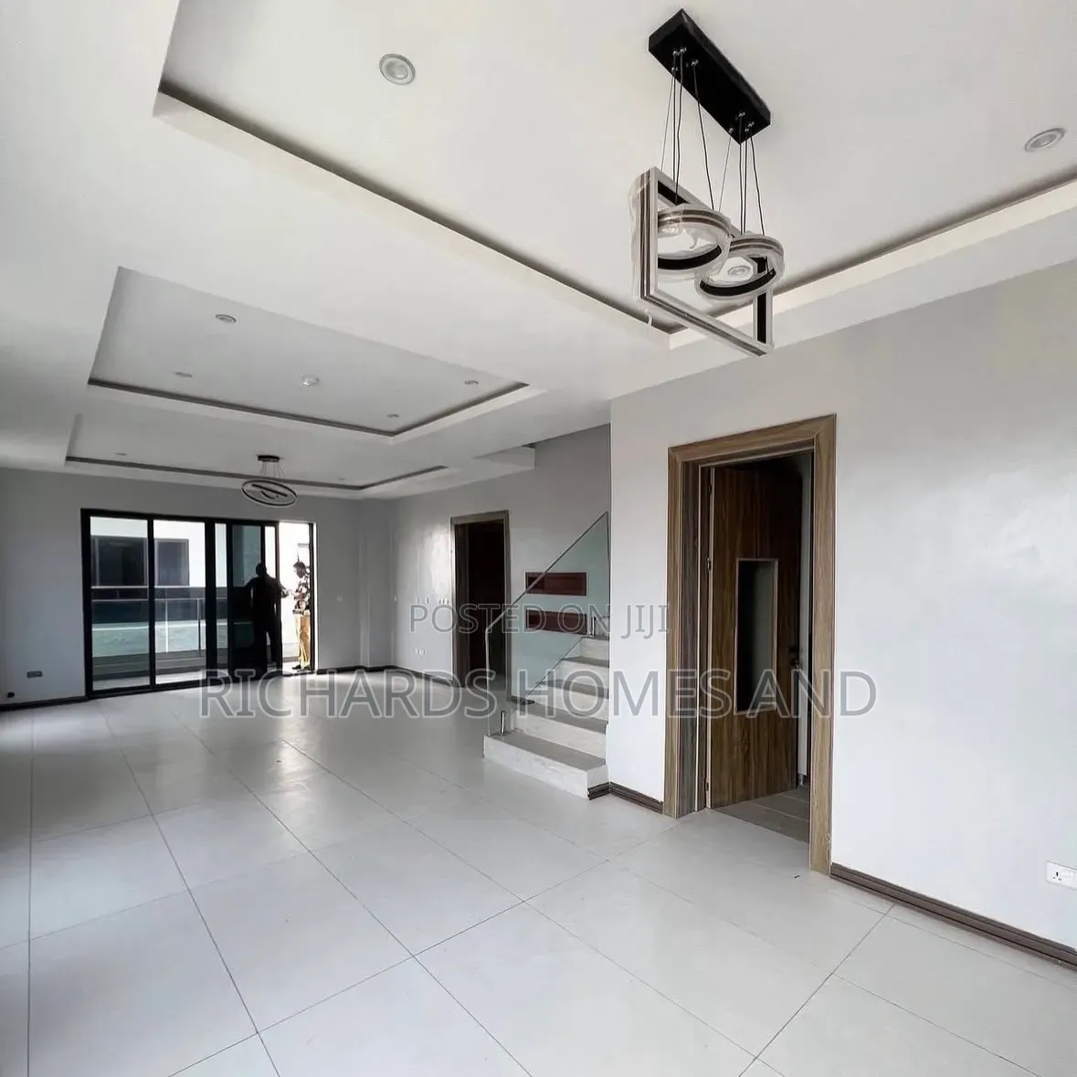 4bdrm Maisonette in Lekki Phase 1 for rent