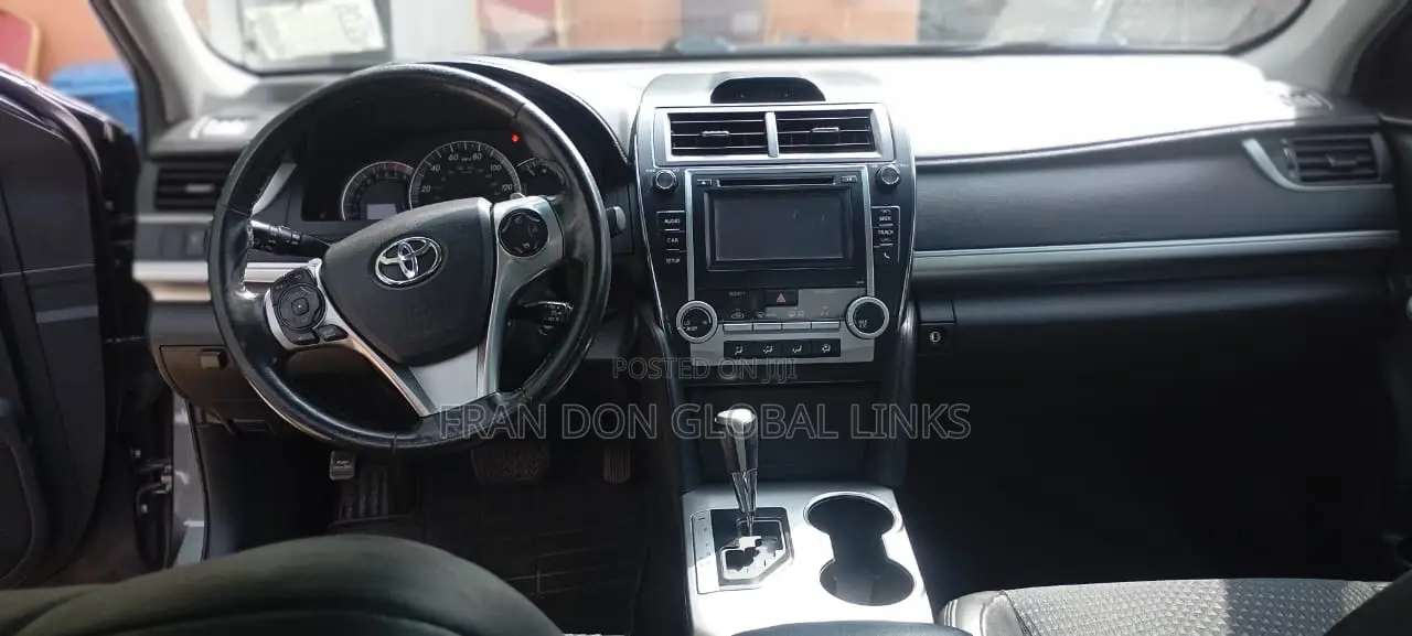 Toyota Camry SE 4dr Sedan (2.5L 4cyl 6A) 2014 Gray