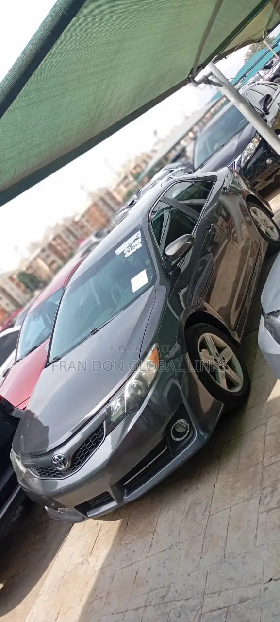 Toyota Camry SE 4dr Sedan (2.5L 4cyl 6A) 2014 Gray