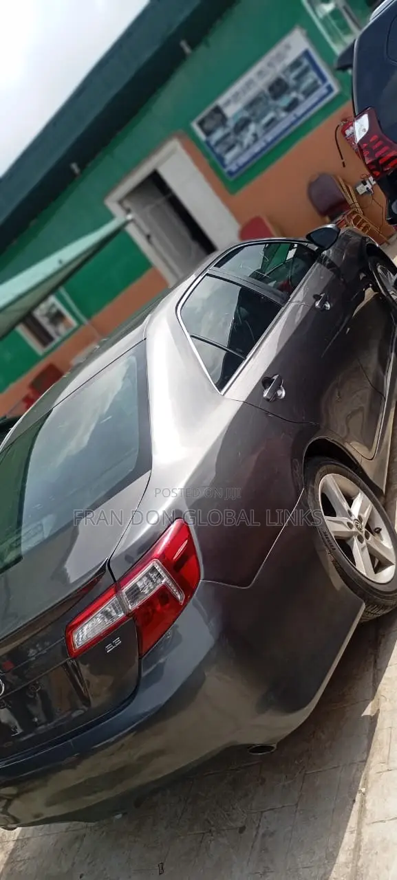 Toyota Camry SE 4dr Sedan (2.5L 4cyl 6A) 2014 Gray