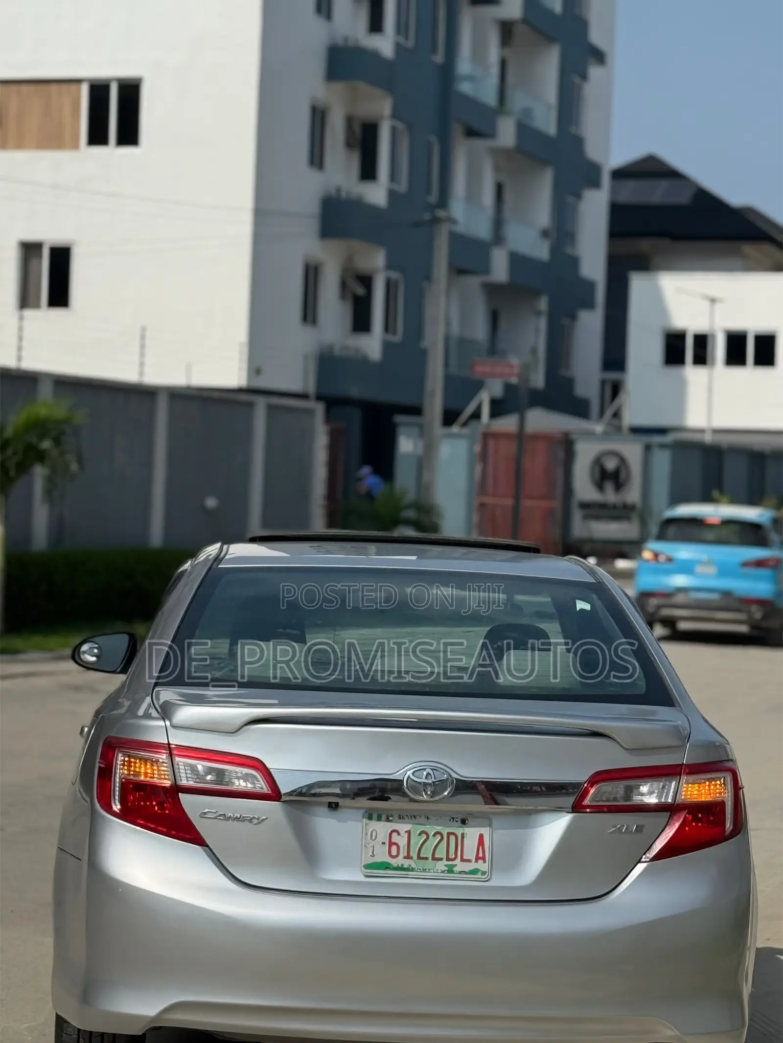 Toyota Camry XLE 4dr Sedan (2.5L 4cyl 6A) 2013 Silver