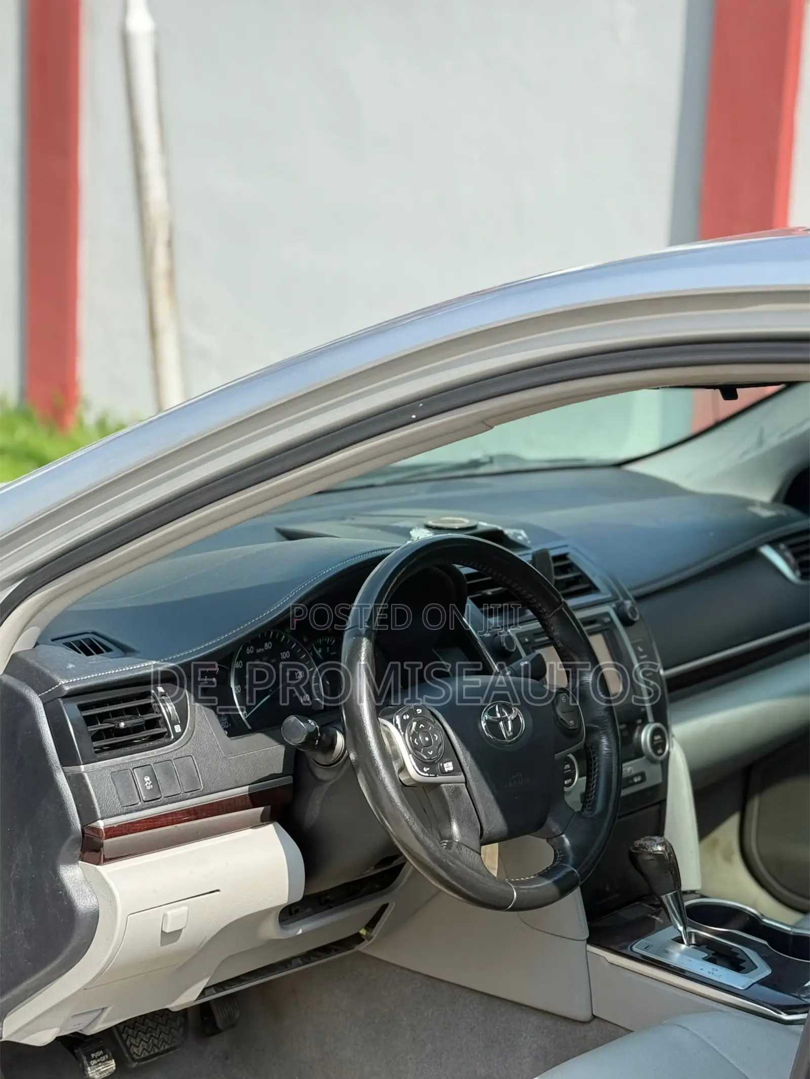 Toyota Camry XLE 4dr Sedan (2.5L 4cyl 6A) 2013 Silver