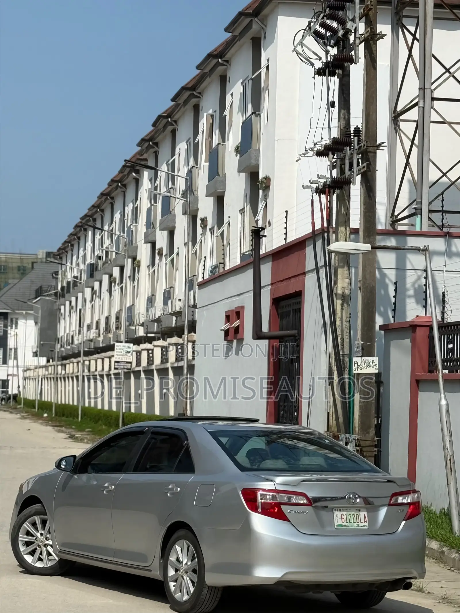 Toyota Camry XLE 4dr Sedan (2.5L 4cyl 6A) 2013 Silver