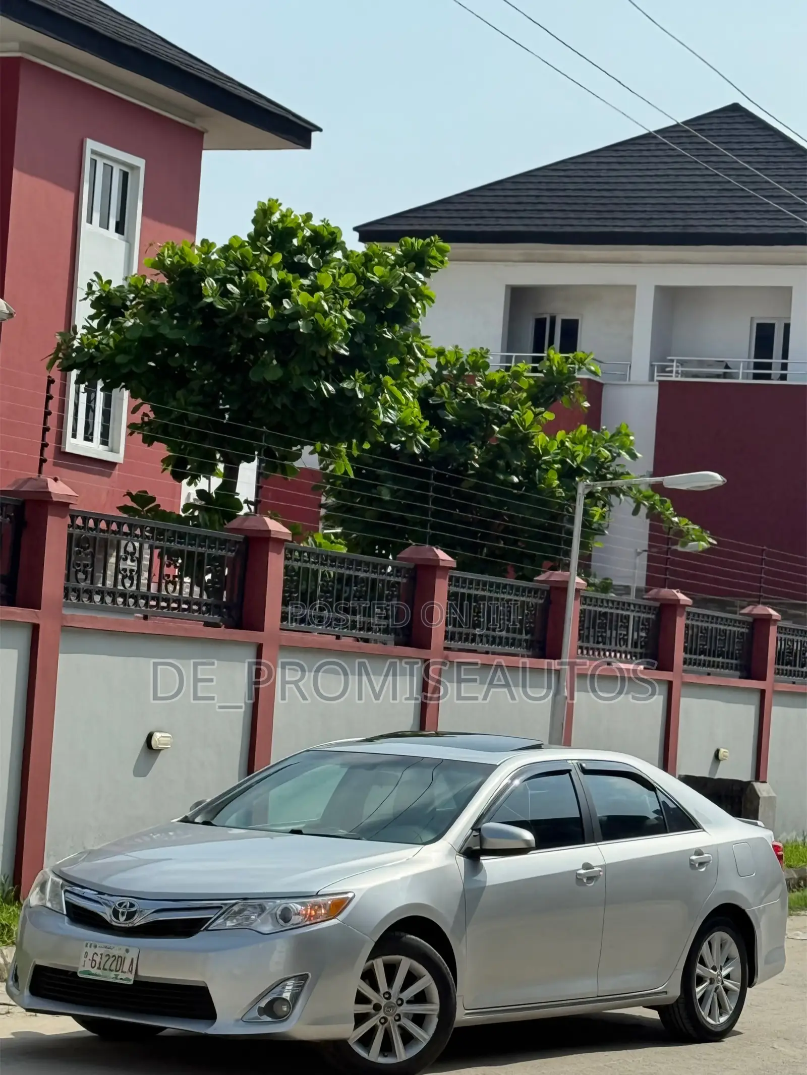 Toyota Camry XLE 4dr Sedan (2.5L 4cyl 6A) 2013 Silver