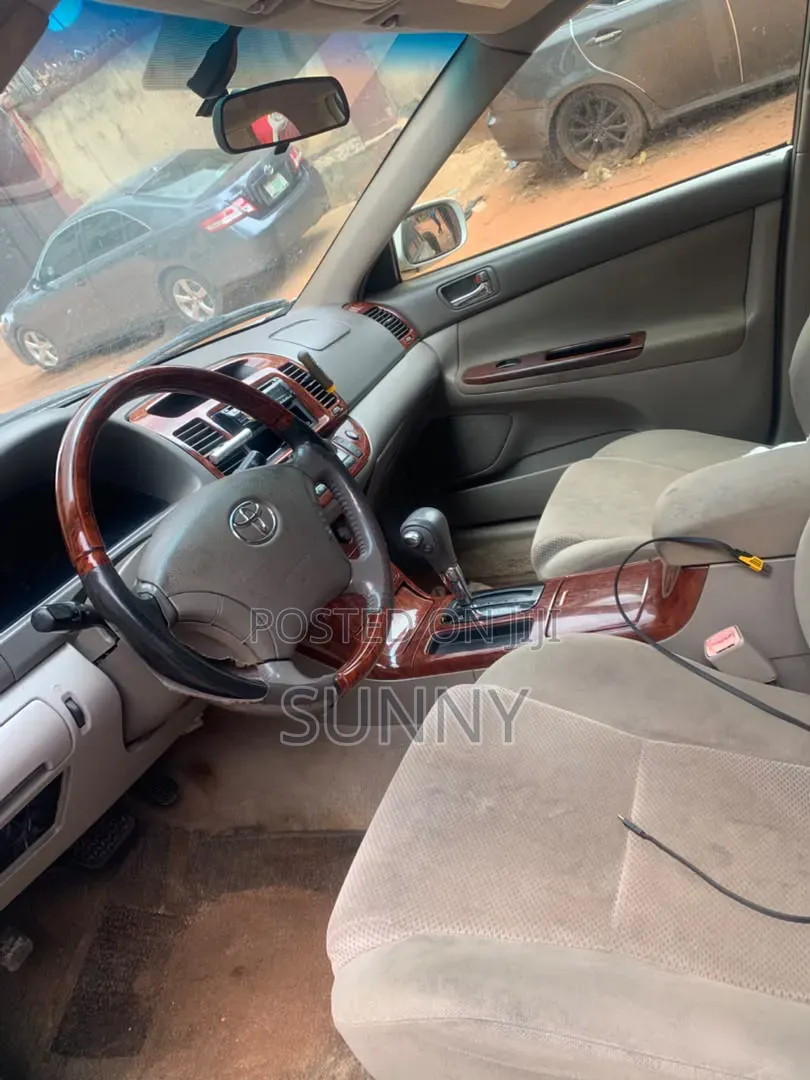 Toyota Camry XLE 4dr Sedan (2.4L 4cyl 4A) 2004 Silver