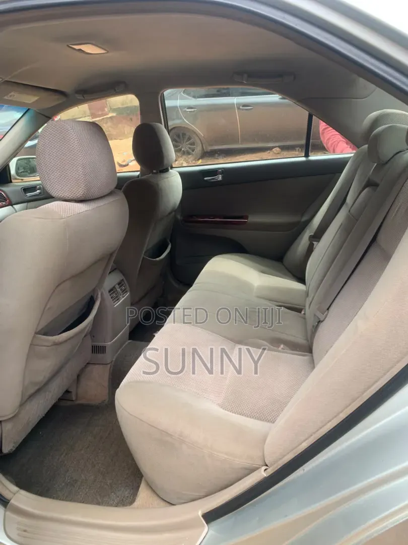 Toyota Camry XLE 4dr Sedan (2.4L 4cyl 4A) 2004 Silver