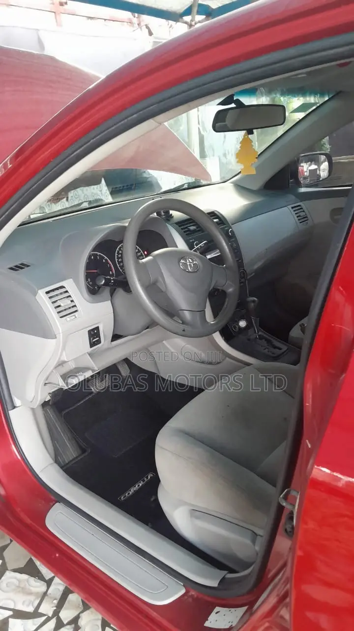 Toyota Corolla LE 4dr Sedan (1.8L 4cyl 4A) 2010 Red